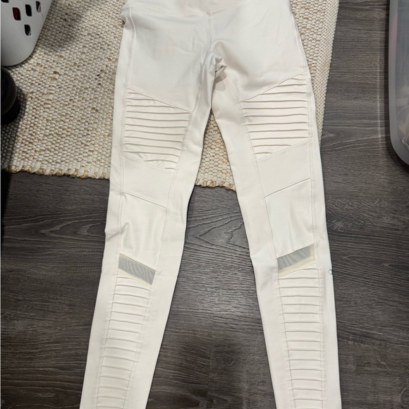 ALO Yoga Pants - ALO Yoga Cream Leggings